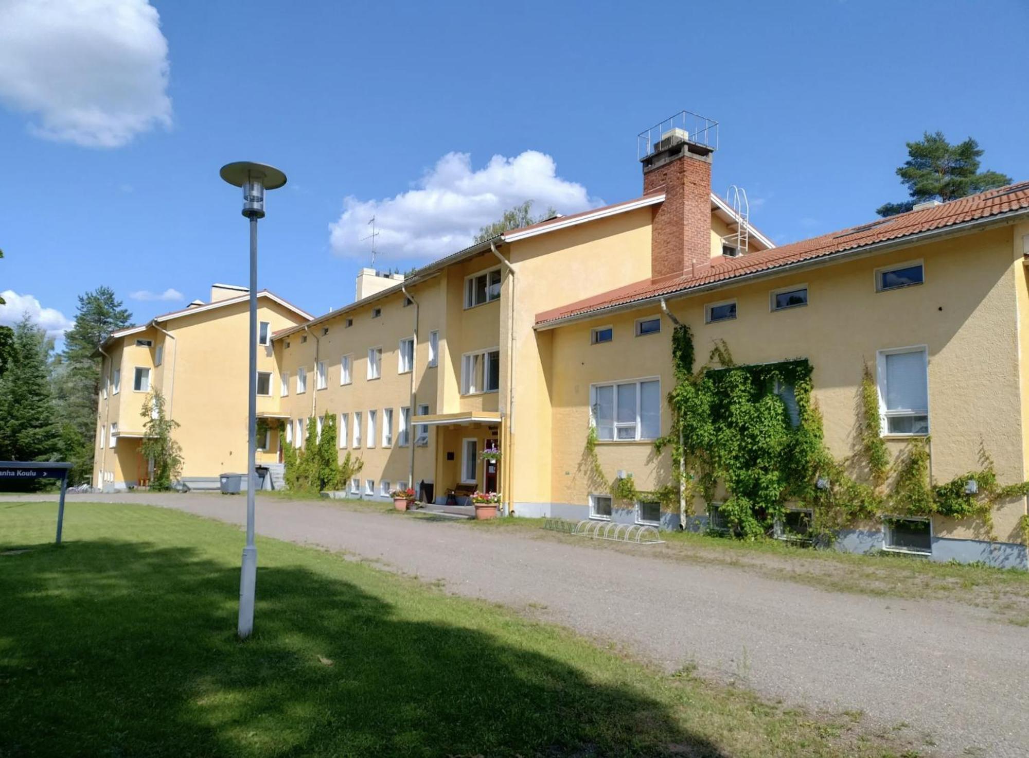 Monola Hostel Vanha Koulu מראה חיצוני תמונה