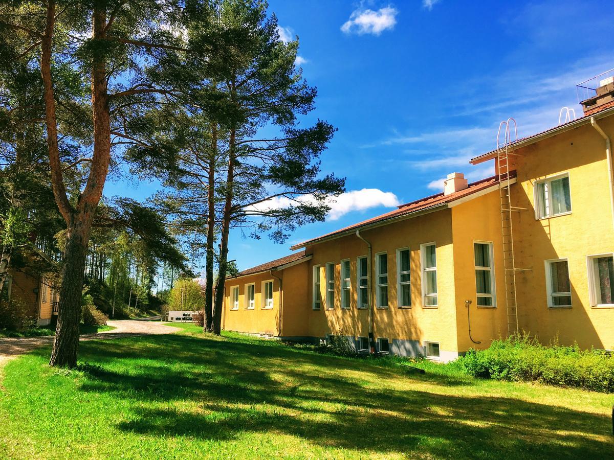 Monola Hostel Vanha Koulu מראה חיצוני תמונה