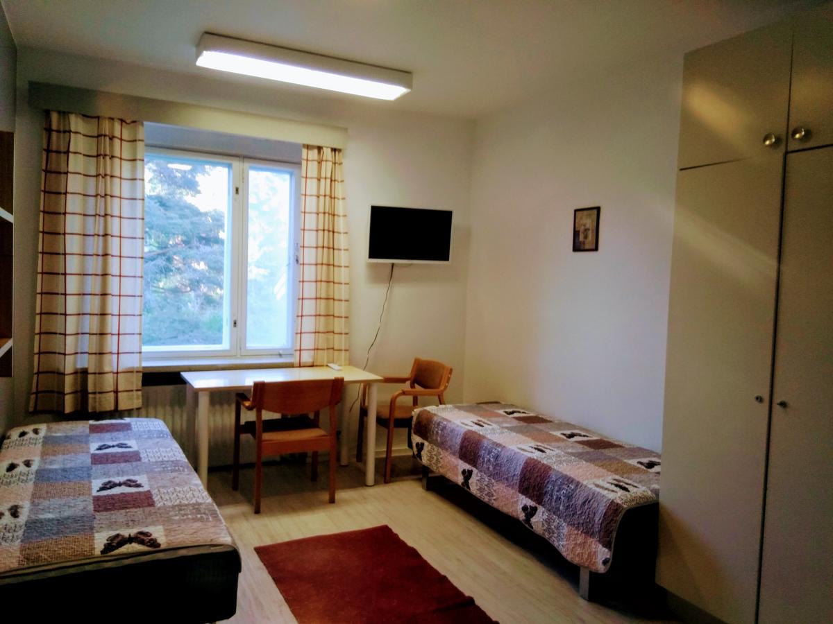 Monola Hostel Vanha Koulu מראה חיצוני תמונה