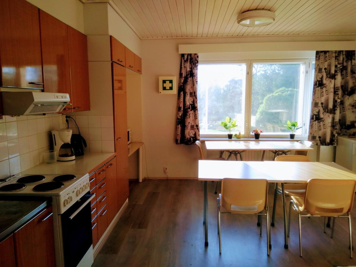 Monola Hostel Vanha Koulu מראה חיצוני תמונה