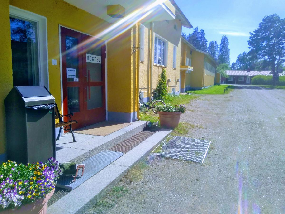 Monola Hostel Vanha Koulu מראה חיצוני תמונה