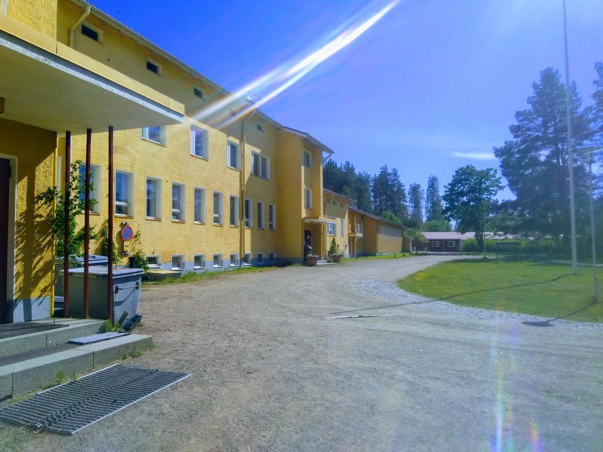 Monola Hostel Vanha Koulu מראה חיצוני תמונה
