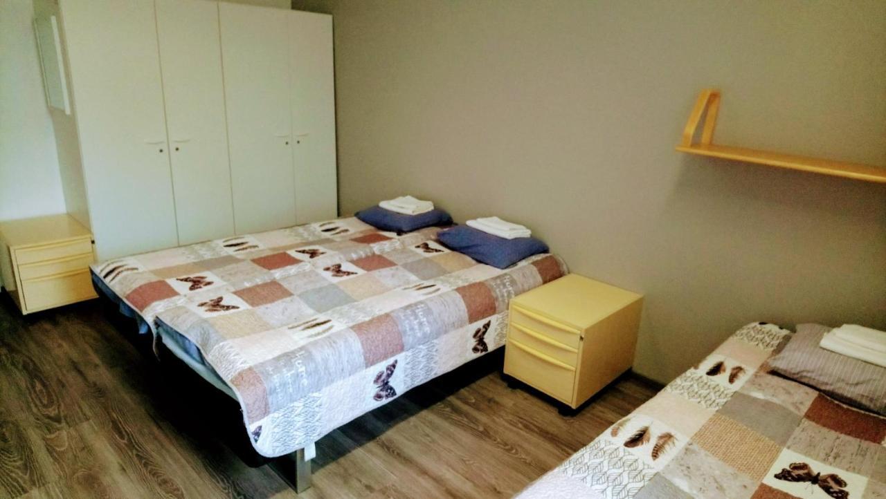 Monola Hostel Vanha Koulu מראה חיצוני תמונה
