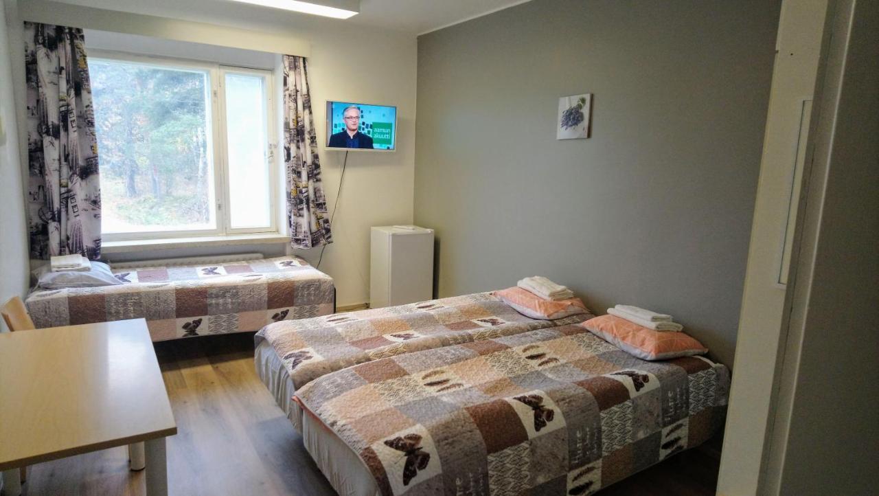 Monola Hostel Vanha Koulu מראה חיצוני תמונה